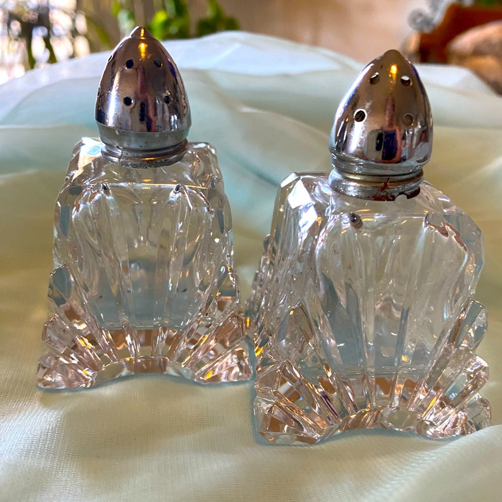 CRYSTAL SALT AND PEPPER SHAKER